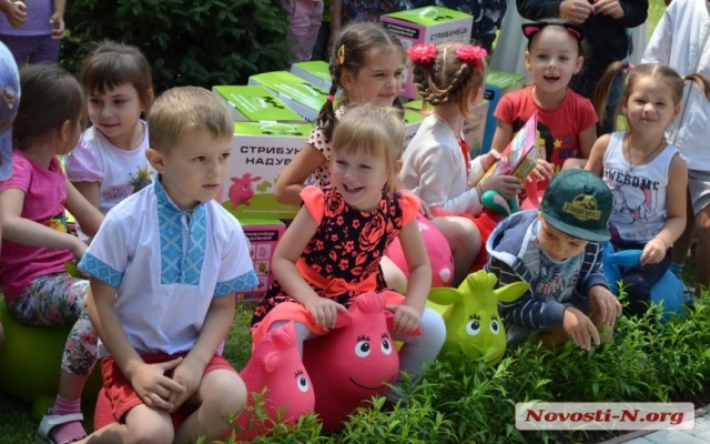 В николаевский детский передали конфискованные игрушки Фото № 0 В николаевский детский передали конфискованные игрушки Фото № 0