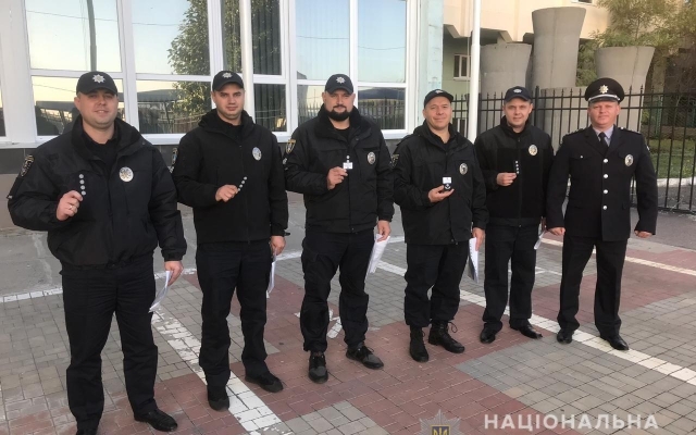 Николаевским полицейским в зоне ООС вручили погоны и награды ко Дню защитника Украины Фото № 2 Николаевским полицейским в зоне ООС вручили погоны и награды ко Дню защитника Украины Фото № 2