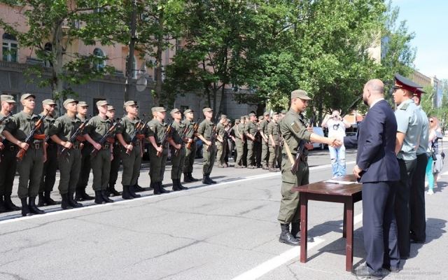 Молодые нацгвардийцы торжественно приняли военную присягу в центре Николаева Фото № 1 Молодые нацгвардийцы торжественно приняли военную присягу в центре Николаева Фото № 1