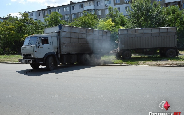 На Авангардной скопилось большое количество зерновозов, движение на Богоявленском проспекте частично заблокировано Фото № 15 На Авангардной скопилось большое количество зерновозов, движение на Богоявленском проспекте частично заблокировано Фото № 15