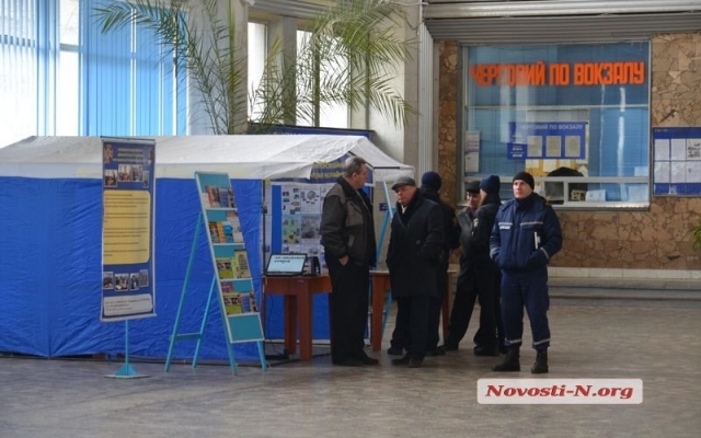 В Николаеве эвакуировали пассажиров ж/д вокзала: в здании обнаружили «бомбу» Фото № 7 В Николаеве эвакуировали пассажиров ж/д вокзала: в здании обнаружили «бомбу» Фото № 7