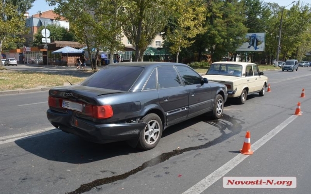 На проспекте Мира столкнулись сразу три автомобиля, есть пострадавшие Фото № 2 На проспекте Мира столкнулись сразу три автомобиля, есть пострадавшие Фото № 2
