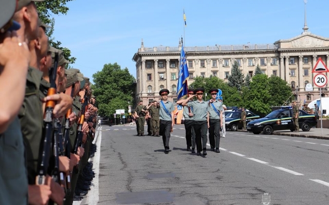 Молодые нацгвардийцы торжественно приняли военную присягу в центре Николаева Фото № 22 Молодые нацгвардийцы торжественно приняли военную присягу в центре Николаева Фото № 22