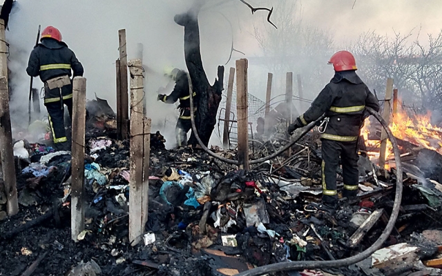 В Николаевском районе огнем полностью уничтожены три хозяйственные постройки Фото № 1 В Николаевском районе огнем полностью уничтожены три хозяйственные постройки Фото № 1