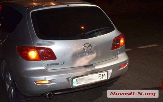 Водитель автомобиля Nissan Maxima не выдержал дистанцию и допустил столкновение с Mazda-3 Фото № 2 Водитель автомобиля Nissan Maxima не выдержал дистанцию и допустил столкновение с Mazda-3 Фото № 2