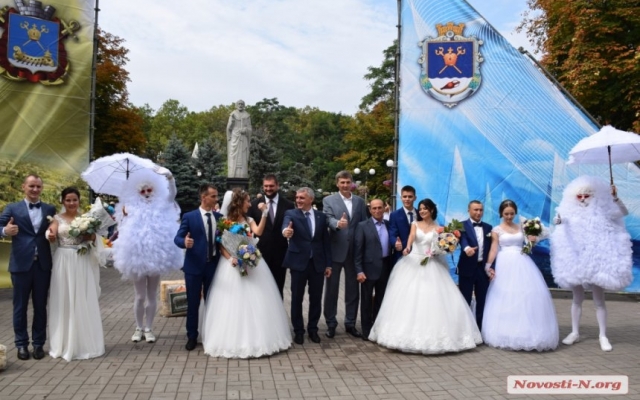 В День города создали новые семьи шесть пар Фото № 3 В День города создали новые семьи шесть пар Фото № 3