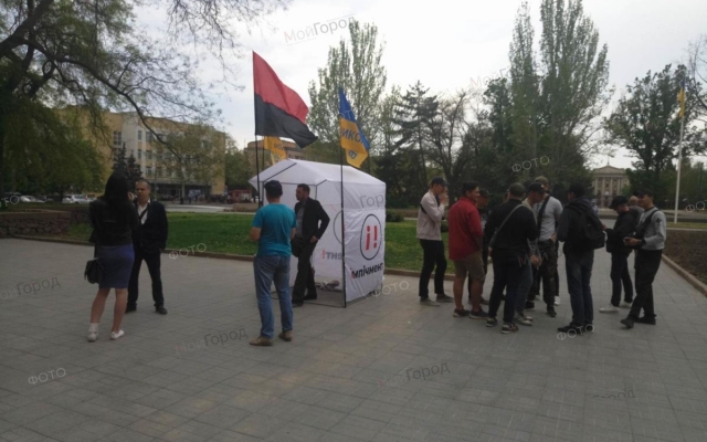 В Николаеве сторонники Михеила Саакашвили в очередной раз требуют отставки Президента Украины Петра Порошенко Фото № 3 В Николаеве сторонники Михеила Саакашвили в очередной раз требуют отставки Президента Украины Петра Порошенко Фото № 3