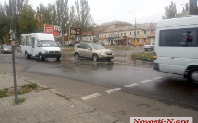 По улицам Николаева снова потекли зловонные ручьи и реки Фото № 3 По улицам Николаева снова потекли зловонные ручьи и реки Фото № 3