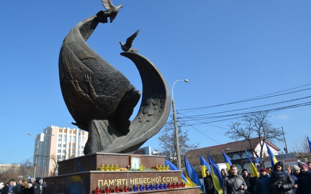 Жители Николаева почтили память Героев Небесной Сотни Фото № 2 Жители Николаева почтили память Героев Небесной Сотни Фото № 2