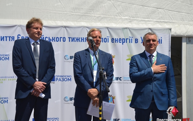 В Николаеве открылась выставка-форум «PRO эффективность» Фото № 17 В Николаеве открылась выставка-форум «PRO эффективность» Фото № 17