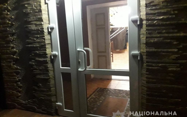 В Николаевской области неизвестные украли в церкви ящик с пожертвованиями Фото № 2 В Николаевской области неизвестные украли в церкви ящик с пожертвованиями Фото № 2