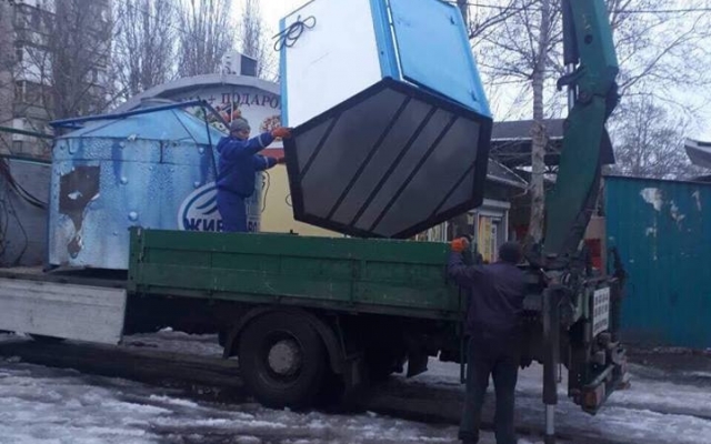 В микрорайоне Намыв ночью незаконно установили кофейный киоск, но простоял он не долго Фото № 1 В микрорайоне Намыв ночью незаконно установили кофейный киоск, но простоял он не долго Фото № 1