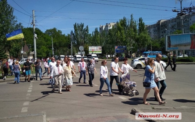 Жители Николаева прошли традиционным парадом по улицам нашего города Фото № 9 Жители Николаева прошли традиционным парадом по улицам нашего города Фото № 9
