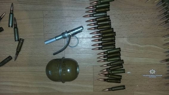 Житель Первомайска хранил у себя дома большой арсенал боеприпасов Фото № 1 Житель Первомайска хранил у себя дома большой арсенал боеприпасов Фото № 1