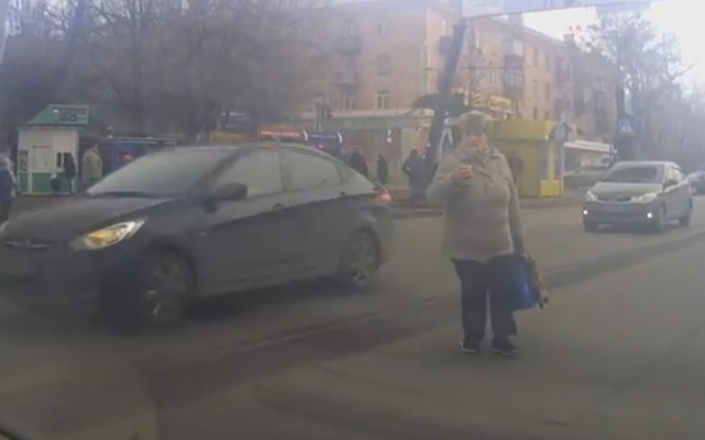Николаевские камиказде: безрассудные пешеходы бросаются под колеса автомобилей Фото № 7 Николаевские камиказде: безрассудные пешеходы бросаются под колеса автомобилей Фото № 7