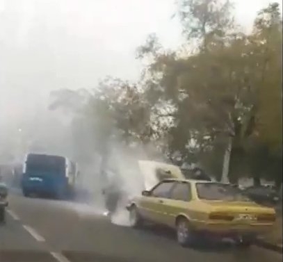 На проспекте Богоявленский прямо на ходу загорелся автомобиль Фото № 0 На проспекте Богоявленский прямо на ходу загорелся автомобиль Фото № 0