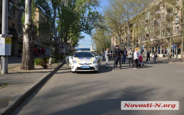 На Соборной под колесами иномарки оказался велосипедист, образовалась большая автомобильная пробка Фото № 5 На Соборной под колесами иномарки оказался велосипедист, образовалась большая автомобильная пробка Фото № 5