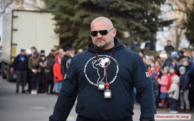 Губернатор Николаевской области Алексей Савченко на фестивале Muromets Fest вместе с богатырями потянул четыре фуры Фото № 1 Губернатор Николаевской области Алексей Савченко на фестивале Muromets Fest вместе с богатырями потянул четыре фуры Фото № 1