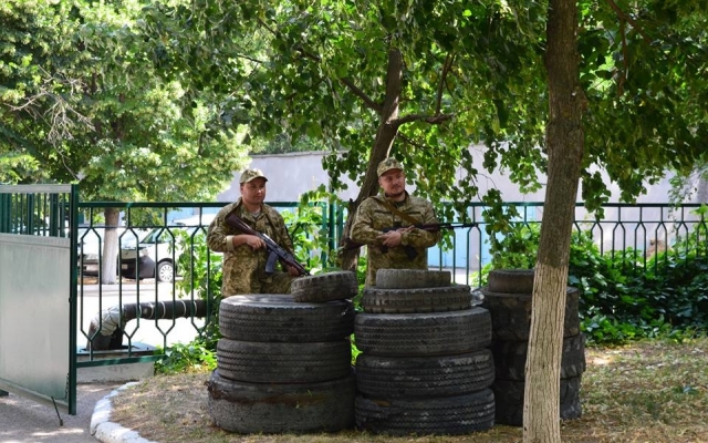 Жители Николаева обеспокоены: возле здания администрации Корабельного района огромное количество военных Фото № 4 Жители Николаева обеспокоены: возле здания администрации Корабельного района огромное количество военных Фото № 4