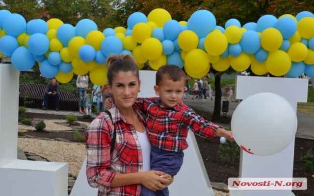 На Соборной ко Дню города открыли новый арт-объект - I like Mykolaiv и мини-парк в виде карты города Фото № 15 На Соборной ко Дню города открыли новый арт-объект - I like Mykolaiv и мини-парк в виде карты города Фото № 15