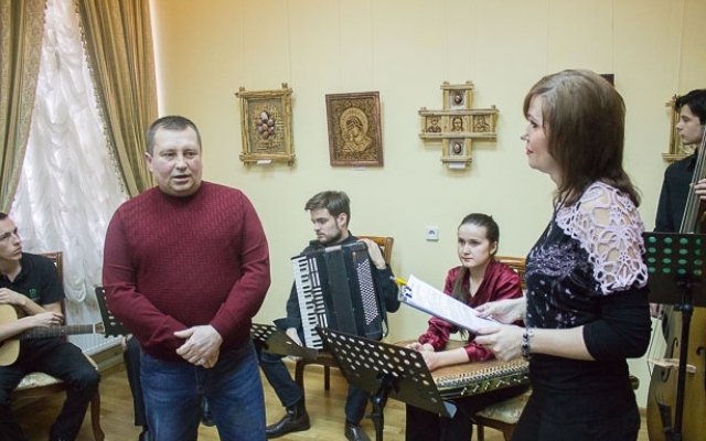 В краеведческом музее проходит персональная выставка Михаила Карабутова на пасхальную тему Фото № 1 В краеведческом музее проходит персональная выставка Михаила Карабутова на пасхальную тему Фото № 1