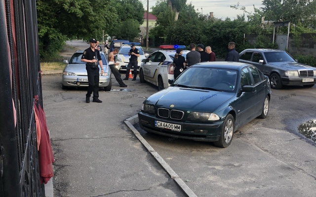 Пьяный водитель едва не сотворил ужасное ДТП, чуть было не врезавшись в людей Фото № 1 Пьяный водитель едва не сотворил ужасное ДТП, чуть было не врезавшись в людей Фото № 1