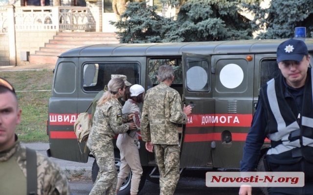 На Большой Морской автомобиль сбил школьницу, пострадавшую на «скорой» госпитализировали в больницу Фото № 5 На Большой Морской автомобиль сбил школьницу, пострадавшую на «скорой» госпитализировали в больницу Фото № 5