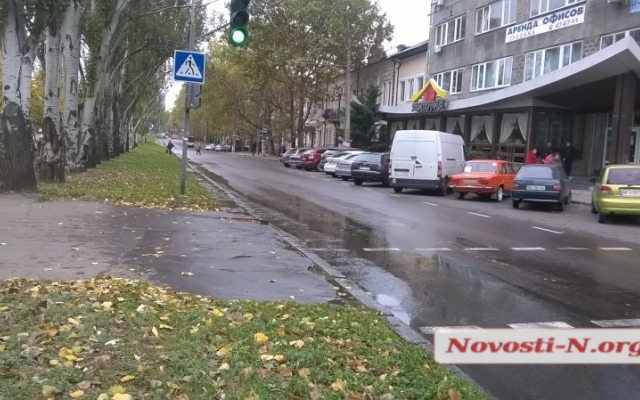 По улицам Николаева снова потекли зловонные ручьи и реки Фото № 2 По улицам Николаева снова потекли зловонные ручьи и реки Фото № 2