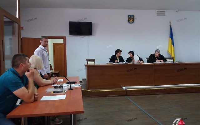 После решения апелляционного суда вернуть рецидивиста Юрия Богомяткова в СИЗО, обвиняемый порезал себе руки и шею Фото № 4 После решения апелляционного суда вернуть рецидивиста Юрия Богомяткова в СИЗО, обвиняемый порезал себе руки и шею Фото № 4