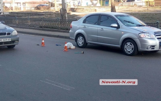 На Центральном проспекте под колесами автомобиля оказалась пожилая женщина Фото № 1 На Центральном проспекте под колесами автомобиля оказалась пожилая женщина Фото № 1