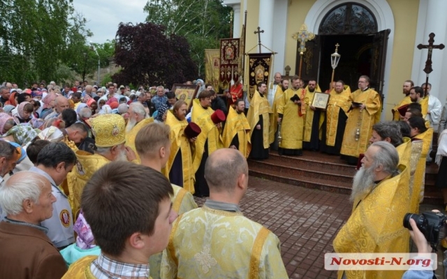 В Николаеве отметили День Святого Николая тройным крестным ходом Фото № 19 В Николаеве отметили День Святого Николая тройным крестным ходом Фото № 19