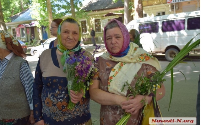 Православные Николаева сегодня отмечают день Святой Троицы Фото № 12 Православные Николаева сегодня отмечают день Святой Троицы Фото № 12