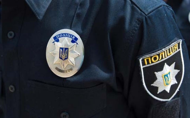 В Николаевской области мужчина в состоянии алкогольного опьянения сломал ногу патрульному полицейскому Фото № 0 В Николаевской области мужчина в состоянии алкогольного опьянения сломал ногу патрульному полицейскому Фото № 0