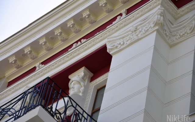 Отреставрировали центральную часть фасада Николаевского областного художественного музея имени В.В.Верещагина Фото № 3 Отреставрировали центральную часть фасада Николаевского областного художественного музея имени В.В.Верещагина Фото № 3