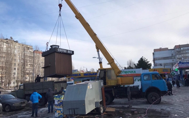 В микрорайоне Намыв ночью незаконно установили кофейный киоск, но простоял он не долго Фото № 2 В микрорайоне Намыв ночью незаконно установили кофейный киоск, но простоял он не долго Фото № 2