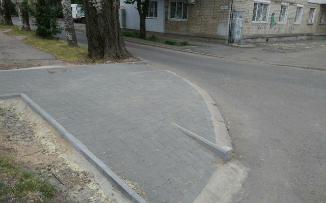 На Чкалова укладывают тротуарную плитку и благоустраивают другие улицы Заводского района Фото № 0 На Чкалова укладывают тротуарную плитку и благоустраивают другие улицы Заводского района Фото № 0