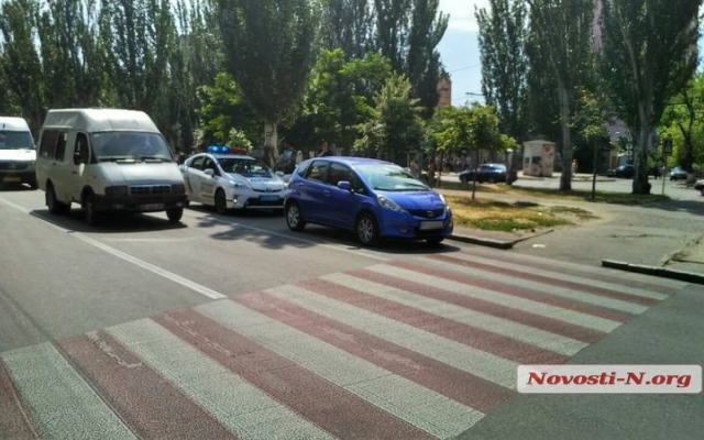 На Центральном проспекте произошла авария с участием кареты «скорой помощи» и автомобиля Фото № 1 На Центральном проспекте произошла авария с участием кареты «скорой помощи» и автомобиля Фото № 1