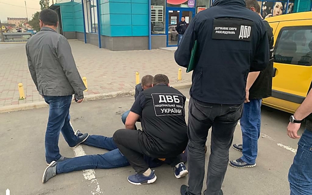 Правоохранители на взятке задержали одного из следователей Очаковского отдела полиции Фото № 0 Правоохранители на взятке задержали одного из следователей Очаковского отдела полиции Фото № 0
