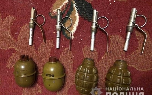 В Баштанском районе мужчина хранил у себя дома боевые гранаты и наркотики Фото № 0 В Баштанском районе мужчина хранил у себя дома боевые гранаты и наркотики Фото № 0