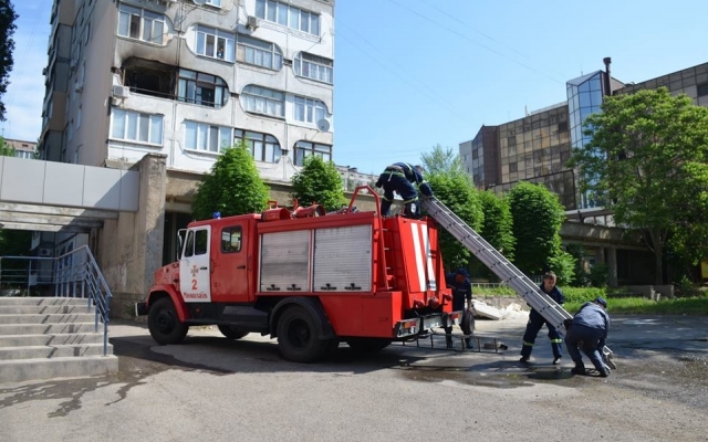На Центральном проспекте загорелся балкон многоэтажного жилого дома, есть пострадавшие Фото № 0 На Центральном проспекте загорелся балкон многоэтажного жилого дома, есть пострадавшие Фото № 0