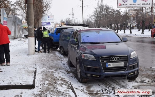 На Космонавтов столкнулись сразу четыре автомобиля Фото № 14 На Космонавтов столкнулись сразу четыре автомобиля Фото № 14