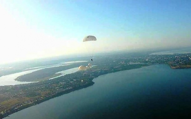 Николаевские десантники провели учения совершали прыжки с вертолета в акваторию Южного Буга Фото № 3 Николаевские десантники провели учения совершали прыжки с вертолета в акваторию Южного Буга Фото № 3