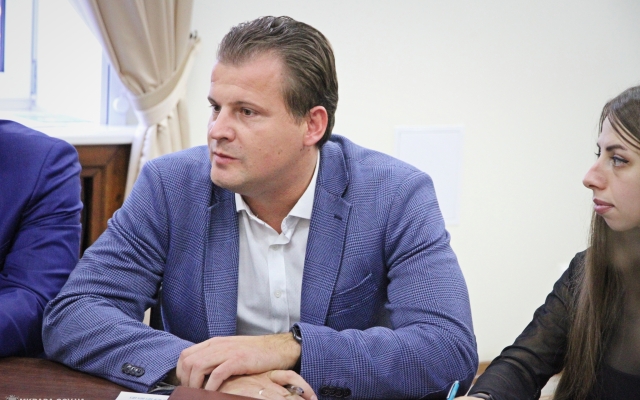 Мэр Николаева Александр Сенкевич: «Давайте не будем думать, как спасти планету. Сделаем лучше наш родной город» Фото № 10 Мэр Николаева Александр Сенкевич: «Давайте не будем думать, как спасти планету. Сделаем лучше наш родной город» Фото № 10