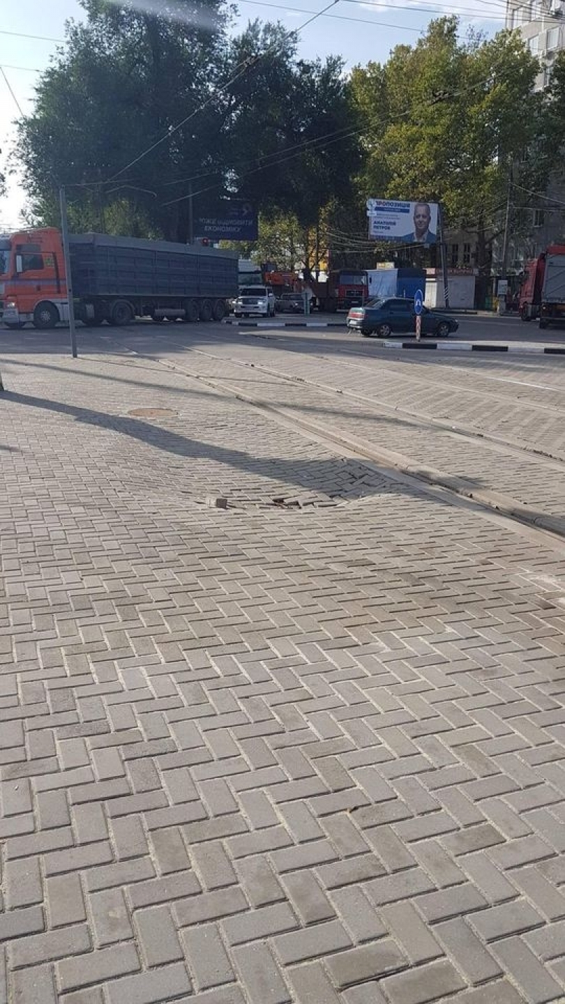 В Николаеве провалилась плитка уложенная месяц назад Фото № 0 В Николаеве провалилась плитка уложенная месяц назад Фото № 0
