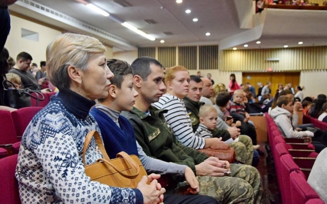 Алексей Савченко поздравил детей военнослужащих с Новым годом и Рождеством Христовым Фото № 15 Алексей Савченко поздравил детей военнослужащих с Новым годом и Рождеством Христовым Фото № 15