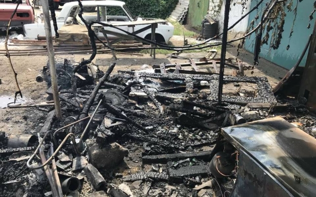 В Вознесенске в гаражном кооперативе сгорел автомобиль Фото № 4 В Вознесенске в гаражном кооперативе сгорел автомобиль Фото № 4