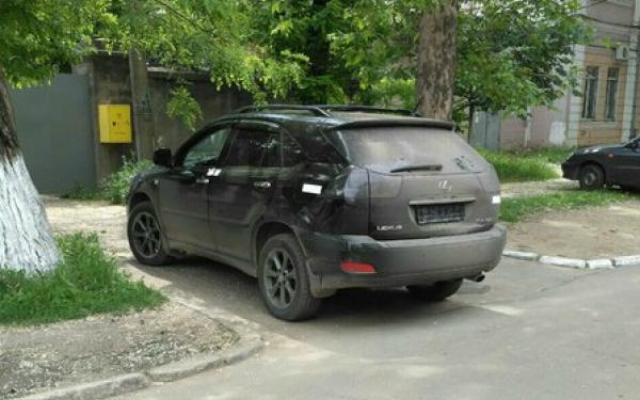 Николаевец в своем гараже обнаружил чужой «Лексус» Фото № 0 Николаевец в своем гараже обнаружил чужой «Лексус» Фото № 0