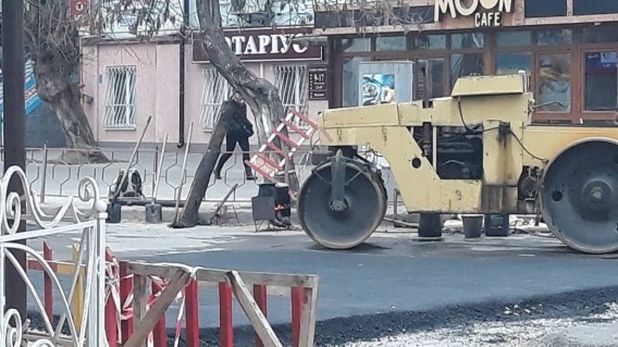 Дорогу в Николаеве ремонтировали в мороз и остывшим асфальтом Фото № 1 Дорогу в Николаеве ремонтировали в мороз и остывшим асфальтом Фото № 1