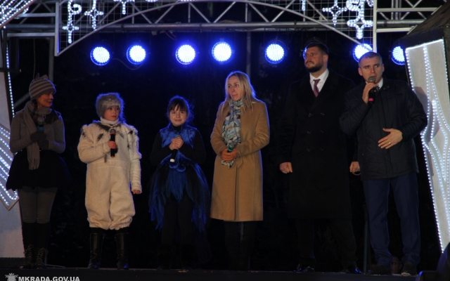 Сегодня в Николаеве открыли главную городскую елку Фото № 0 Сегодня в Николаеве открыли главную городскую елку Фото № 0