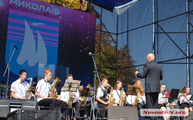 На Соборной площади проходит Фестиваль оркестров Фото № 0 На Соборной площади проходит Фестиваль оркестров Фото № 0